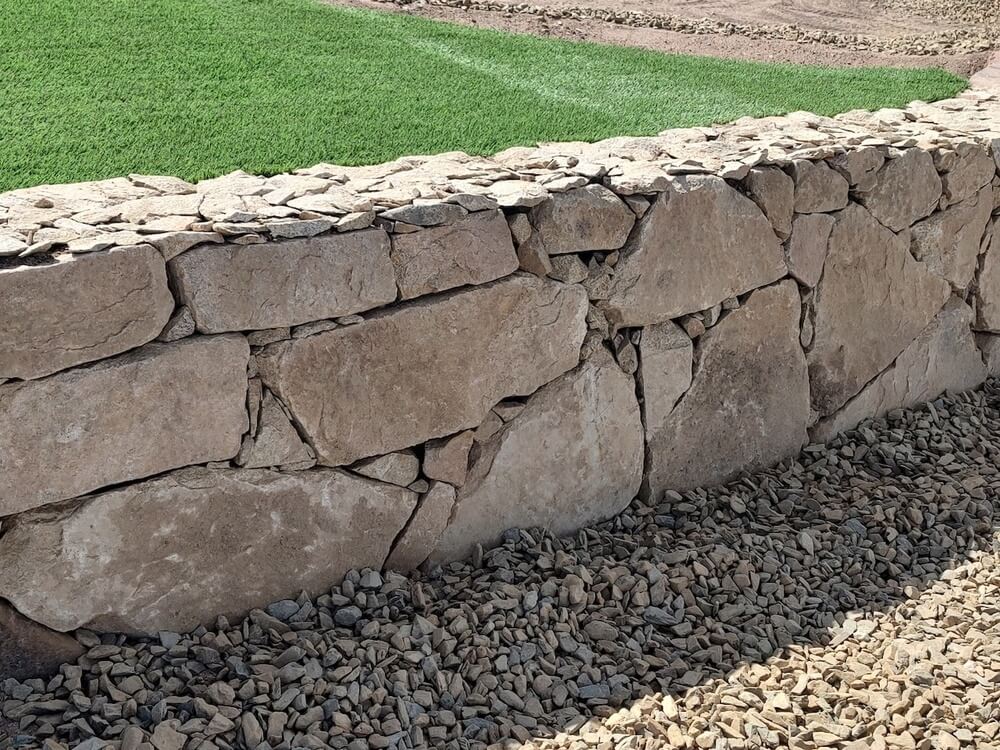 landscaping-services-stone-wall-zebrascapes-paulden